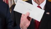 Trump évoque la “magnifique lettre” laissée par Obama