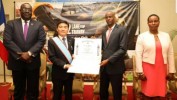L’ambassadeur de Taiwan en Haiti Hu Cheng Hao décoré par le Président Jovenel Moise