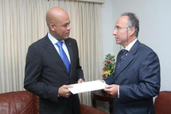Haïti/Diplomatie : Quatre nouveaux ambassadeurs remettent leurs lettres de créance au président Martelly