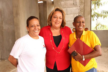 Haïti/Social : Visite de la Première Dame Sophia Martelly à la Fondation Esther Bourcicault Stanislas et au Centre Info Diabète 