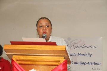 La Première Dame de la  République  assiste à la cérémonie de remise de certificats à la  première promotion de secouristes du Cap-Haïtien
