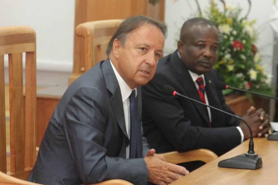 Le président du Sénat français rend visite à son  homologue haïtien Simon Dieuseul Desras