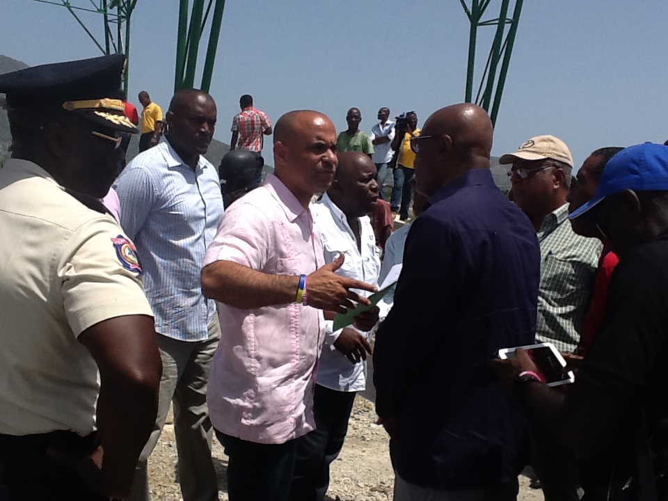Le Premier ministre Lamothe parle des travaux d’infrastructures en cours dans le nord avec les autorités locales