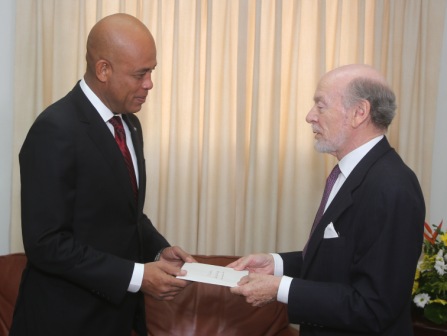 Haïti/Diplomatie : Le Président Martelly reçoit les lettres de créance du nouvel Ambassadeur d'Espagne