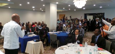 Le Président Martelly lance le Programme d’encadrement des marchands de textile à Pétion-ville