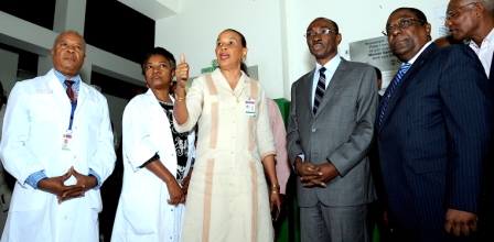 Visite au Centre de santé de Portail-Léogâne :  Le Chef du gouvernement sensible aux besoins des plus vulnérables