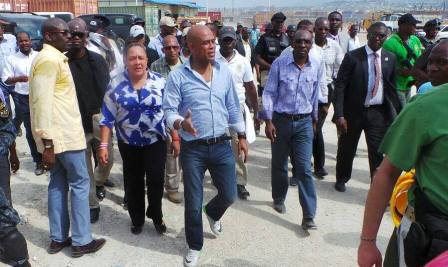 Le Président Martelly visite les travaux de construction du Wharf de Jérémie et le nouveau siège du CIMO