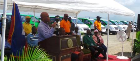 Remise officielle de 18 taxis à des chauffeurs guides du Cap-Haitien et de matériels agricoles à des agriculteurs dans le Nord