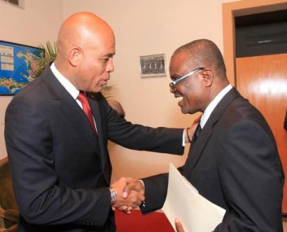 Accident du Carnaval 2015: Le Président Martelly honore les acteurs pour leur collaboration
