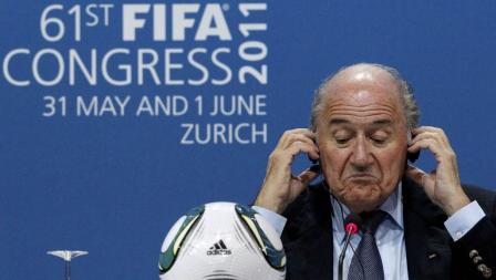 Football: Blatter démissionne 4 jours après sa réélection à la présidence de la FIFA pour un 5e mandat