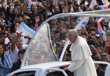 Le pape François et un million de fidèles au Paraguay