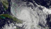 L’ouragan Joaquin s’éloigne des côtes américaines, menacées par des inondations