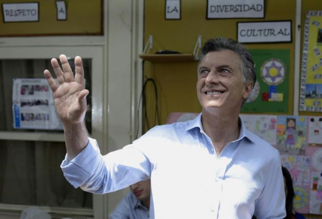 L'Argentine tourne la page Kirchner et élit le libéral Macri
