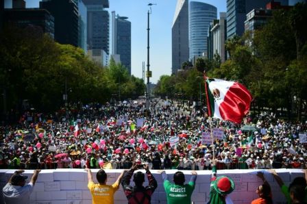Mexique: Des milliers de personnes manifestent contre Donald Trump