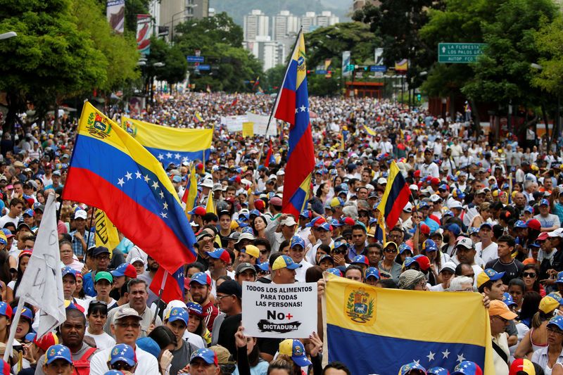 Défilés rivaux au Venezuela à l'occasion du 1er-Mai