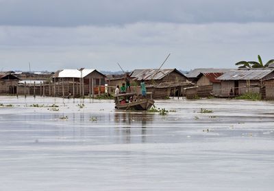600 morts en Asie dans des inondations dues à la mousson
