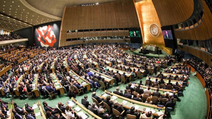 A l'ONU, plus de 50 pays signent un traité interdisant l'arme nucléaire