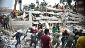 Après le séisme au Mexique, la recherche effrénée des survivants