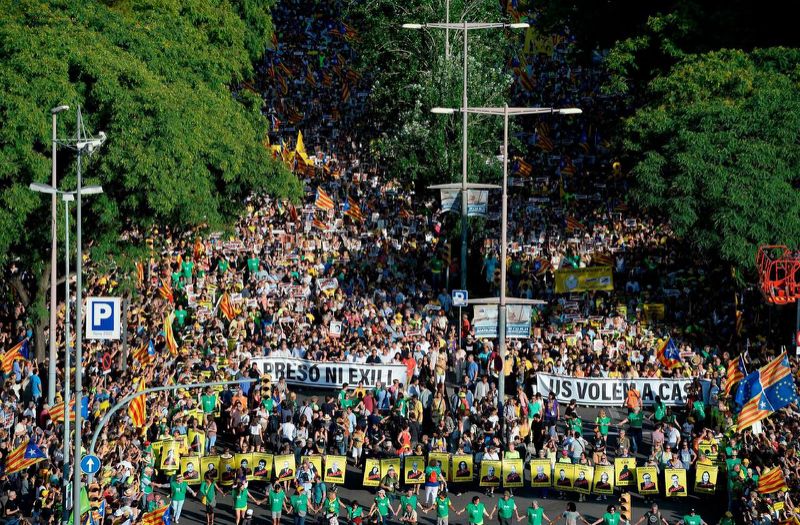 Barcelone: Des milliers de manifestants réclament la libération des indépendantistes