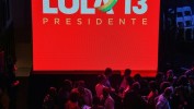 Brésil: Lula en lice pour un troisième mandat depuis sa prison