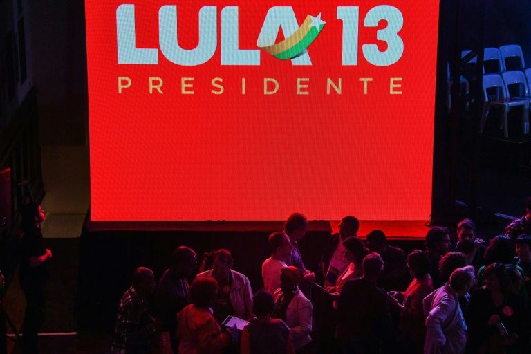 Brésil: Lula en lice pour un troisième mandat depuis sa prison