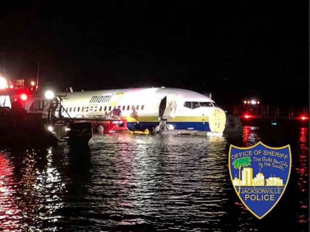 Un Boeing 737 atterrit dans l'eau près de Jacksonville en Floride