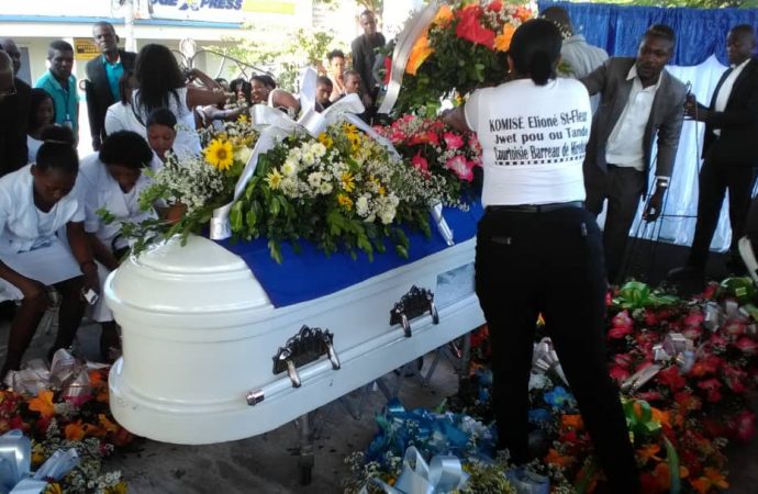 Funérailles émouvantes du journaliste Néhémie Joseph à Mirebalais